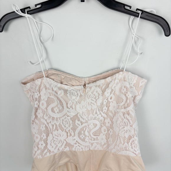 Superdown Stasia Lace Bodysuit in White & Nude Size S - Picture 5 of 11